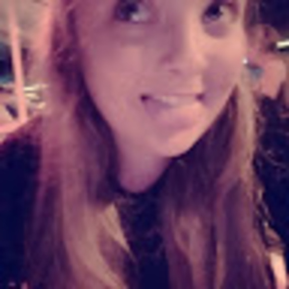 Profile Picture of Audrey Guikema (@aguikema7) on Poshmark
