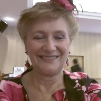 Profile Picture of Rosalie Perry (@AcEcus) on Twitter