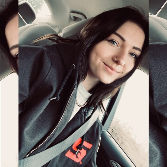 Profile Picture of Caitlin Chermack (@caitlinchermack) on Poshmark