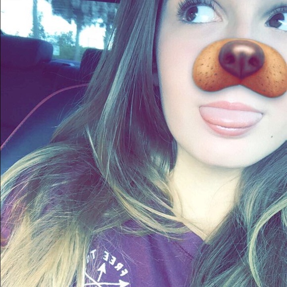Profile Picture of Ella Vizzini (@eviz_) on Poshmark