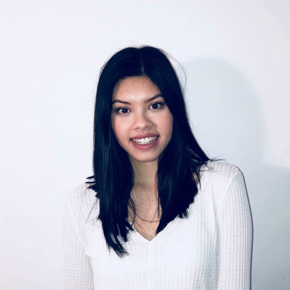 Profile Picture of Julianne Wilkens (@julzwilkens) on Poshmark