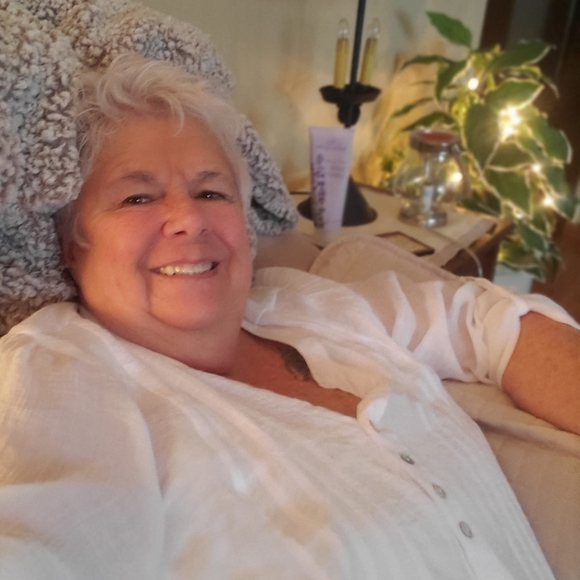 Profile Picture of Mary Biser-lamp (@flamp513) on Poshmark