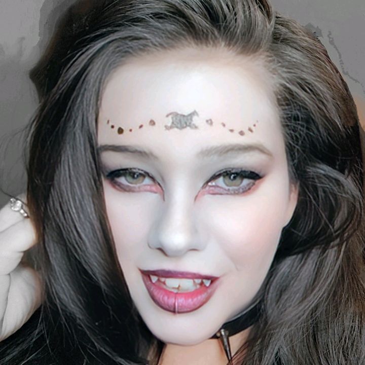 Profile Picture of vampiregoddess (@@christinesoter) on Tiktok