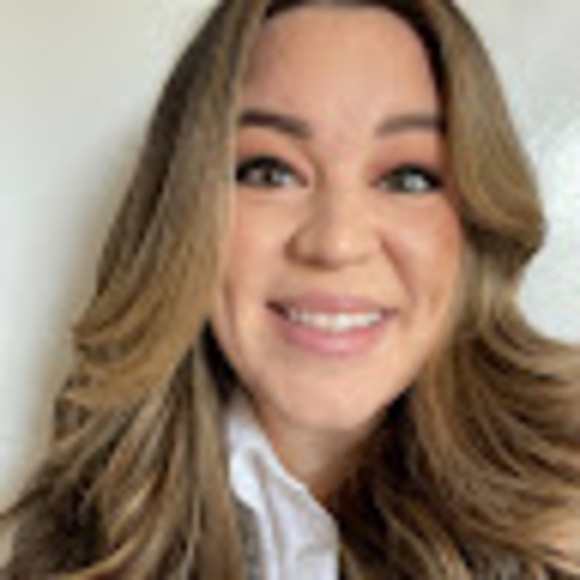 Profile Picture of Alexis Carnduff (@alexis_carnduff) on Poshmark