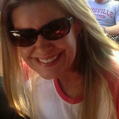 Profile Picture of Julie Hoffman (@JuliaAiken) on Twitter