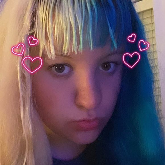 Profile Picture of Emma Bagwill (@emmabagwill) on Poshmark