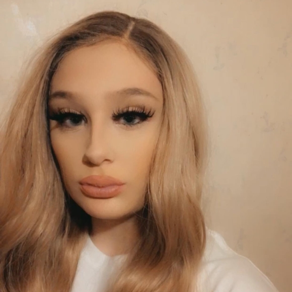 Profile Picture of Kate Ray (@siskatieleland) on Poshmark