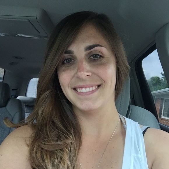 Profile Picture of Nicole Alimpich (@nalimpich) on Poshmark