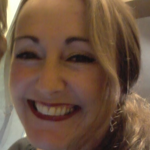 Profile Picture of Renee Chiarello (@chiaspet) on Poshmark