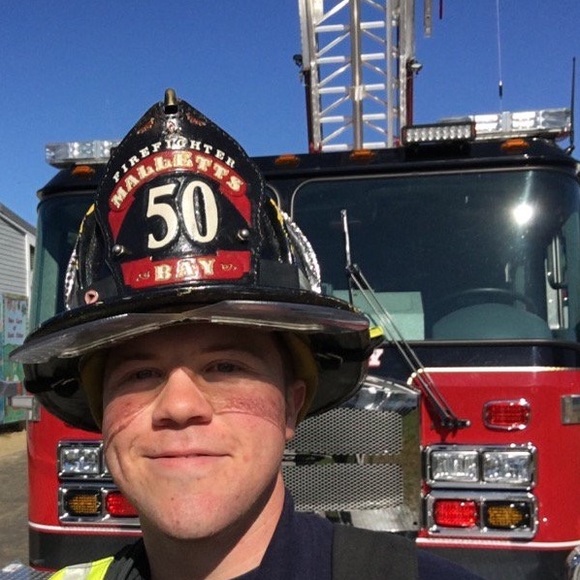 Profile Picture of Tyler Cootware (@tcootware) on Poshmark