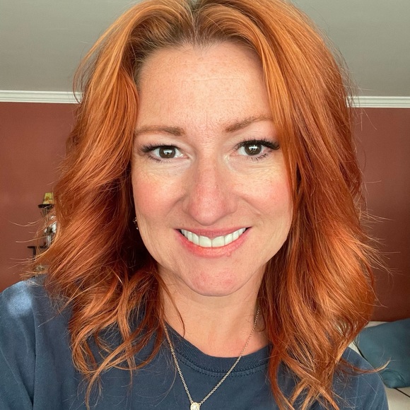 Profile Picture of Michelle Ghormley (@pnkbling38) on Poshmark