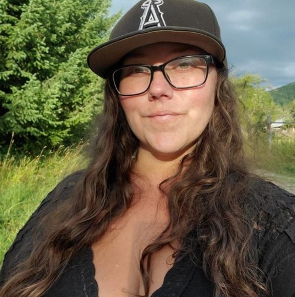 Profile Picture of Alayna Diederich (@artofmiss) on Poshmark