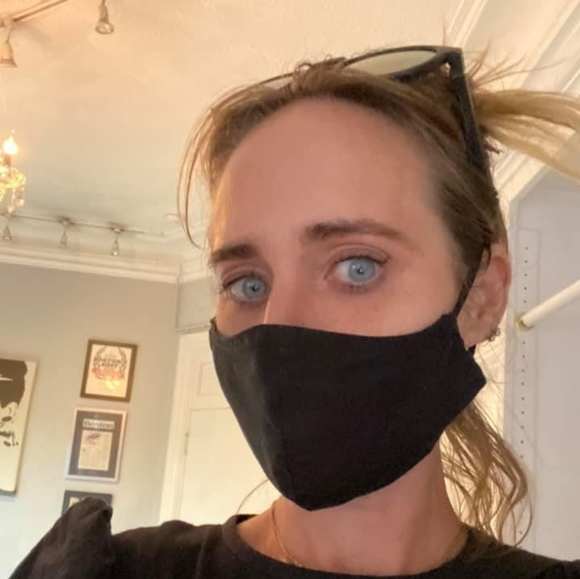 Profile Picture of Rebecca Kalaitzidis (@r_kalaitzidis) on Poshmark