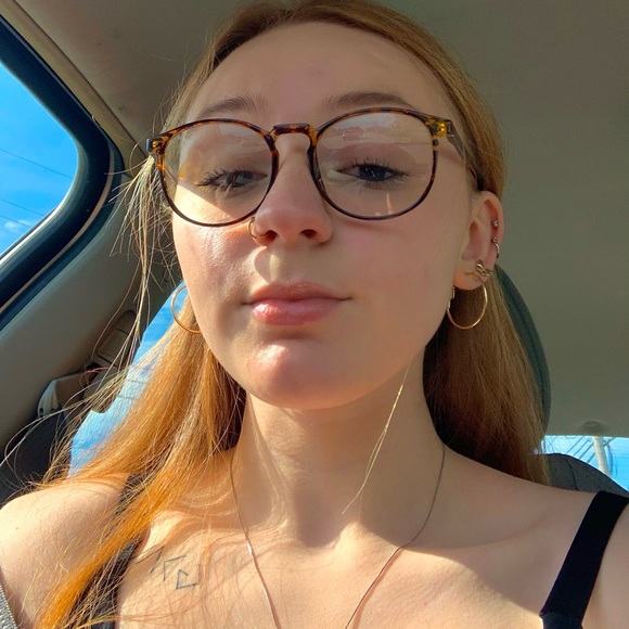 Profile Picture of Jenna Schneider (@jennamichele927) on Poshmark