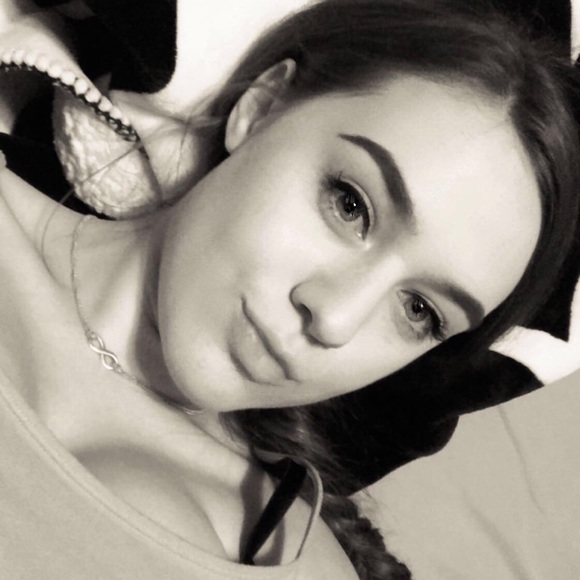 Profile Picture of Kristin Panek (@kpanek8) on Poshmark