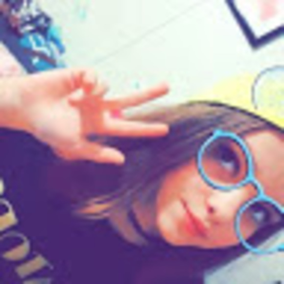 Profile Picture of Alexa Carter (@alexacarter5628) on Poshmark