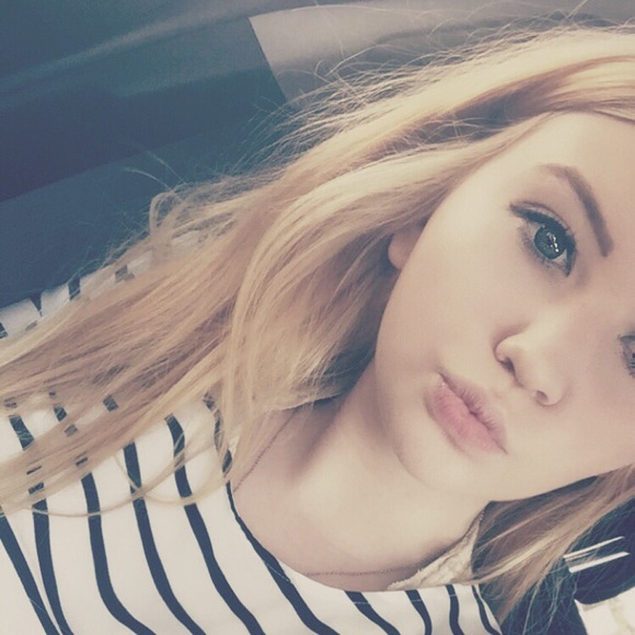 Profile Picture of Lori Potts (@lorimckenzietk) on Poshmark