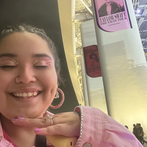 Profile Picture of Eileen Miramontez (@e_miramontez) on Poshmark