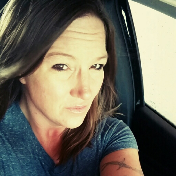 Profile Picture of Tessie Jensen (@tesslj76) on Poshmark