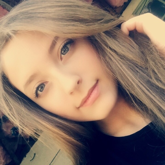 Profile Picture of Piper Allen (@piperallen) on Poshmark