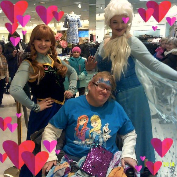 Profile Picture of Lorraine Lee (@frozen4ever5) on Poshmark