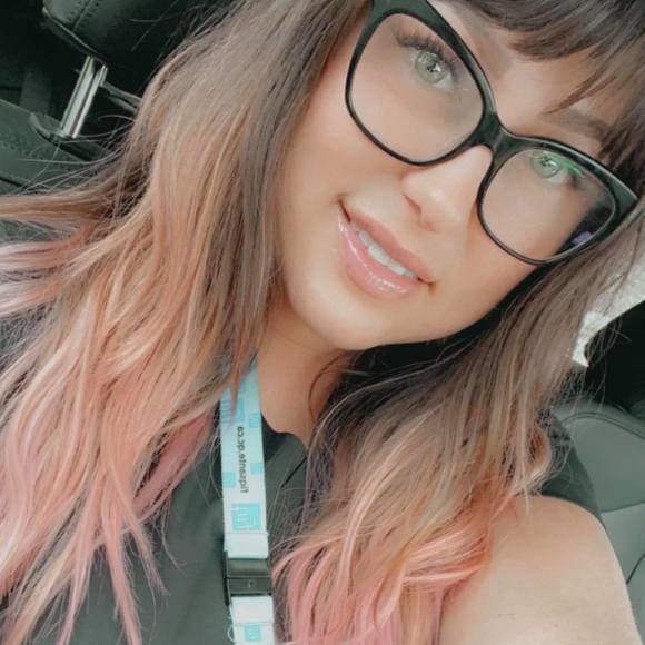 Profile Picture of Amanda Lindsay (@amandahickey88) on Poshmark