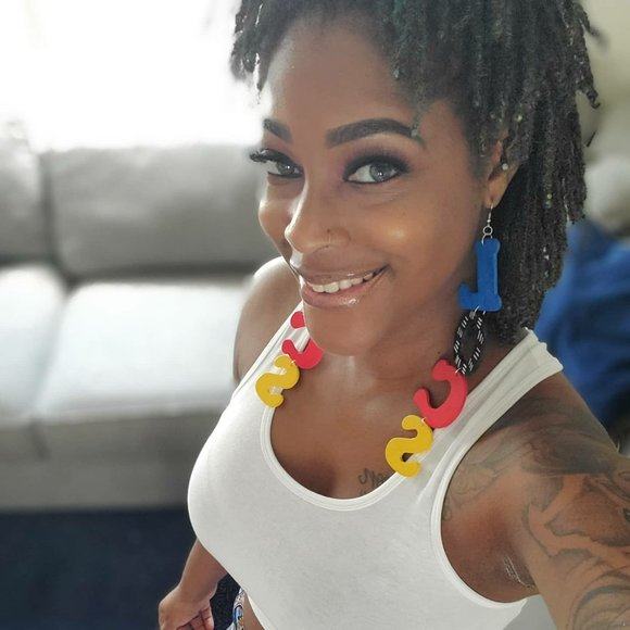 Profile Picture of Amber Blanks (@brydpri8) on Poshmark