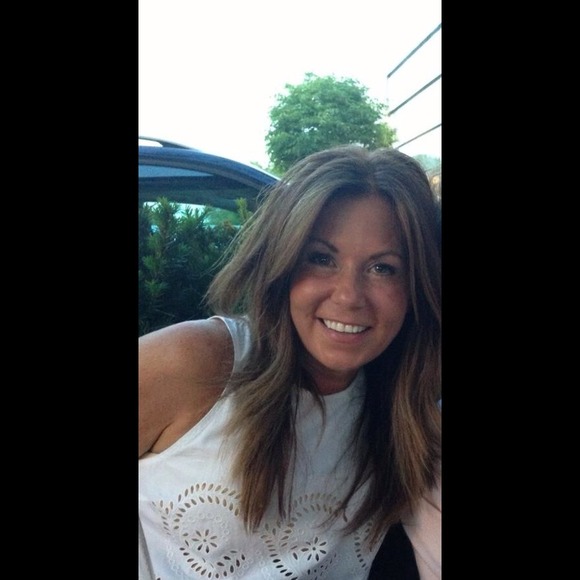 Profile Picture of Jamie Shechtman (@jamieashechtman) on Poshmark