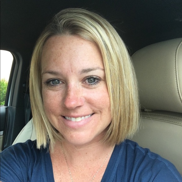 Profile Picture of Melissa Grossenkemper (@melball79) on Poshmark