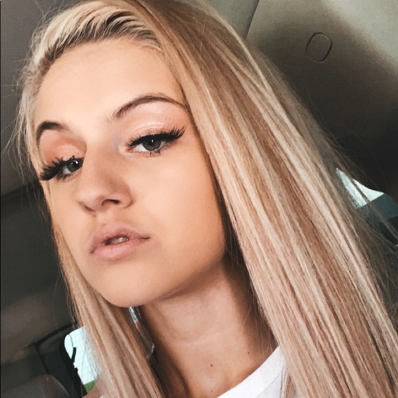 Profile Picture of Alexa Boyd (@archery6) on Poshmark