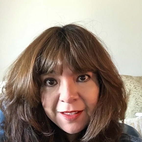 Profile Picture of Lorena Navarro (@loluam16) on Poshmark