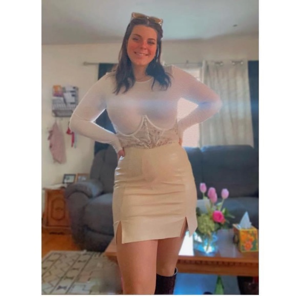 Profile Picture of Allie Hartson (@allie_hartson13) on Poshmark