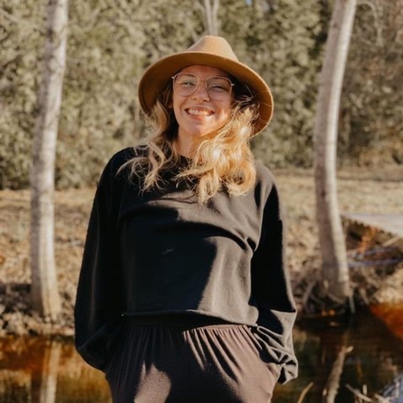 Profile Picture of Isabelle Poulin-tremblay (@isaabellep) on Poshmark