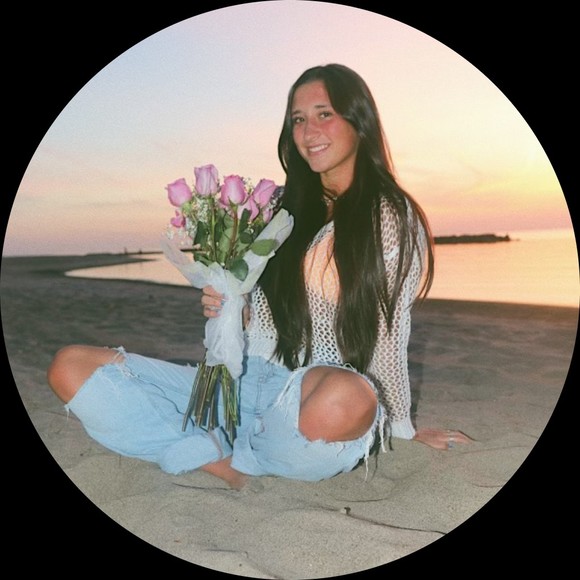 Ava Delullo - Poshmark Profile Picture of Ava Delullo (@avadelullo) on Poshmark