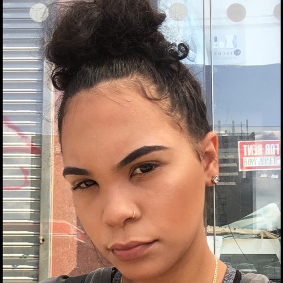 Profile Picture of Alexa Valle (@alexanatali_) on Poshmark