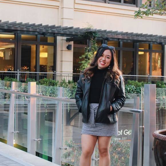 Profile Picture of Lily Dinh (@lilydinh) on Poshmark