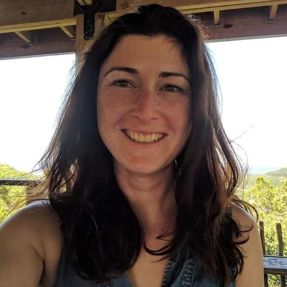 Profile Picture of Stephanie Angle (@stephanieangle) on Poshmark