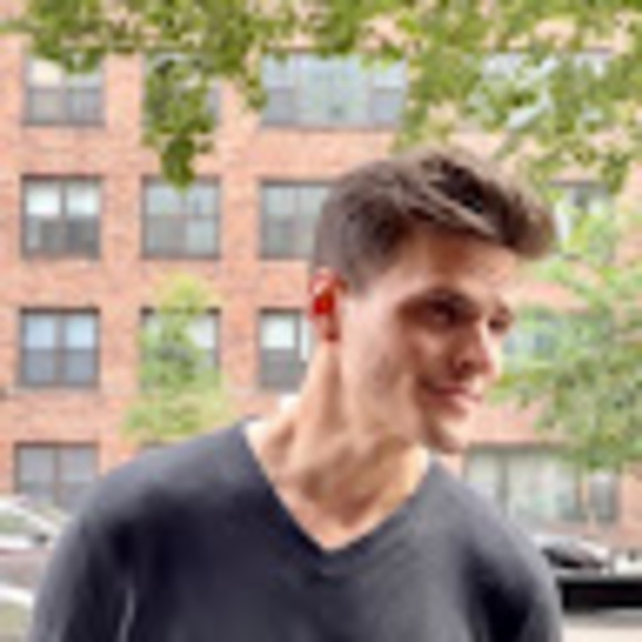 Profile Picture of Sam Moskowitz (@rafimoskowitzz) on Poshmark