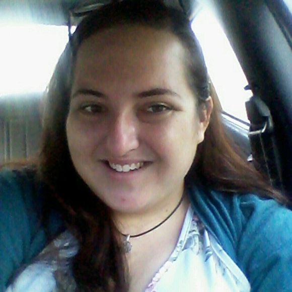 Profile Picture of Samantha Curlee (@aailios) on Poshmark