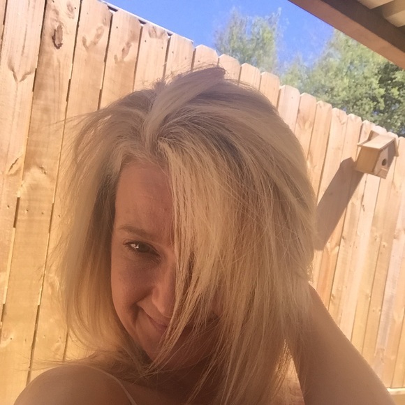 Profile Picture of Stacy Parker (@leelee1970) on Poshmark