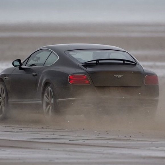 Profile Picture of Carron T (@thedesighner) on Poshmark