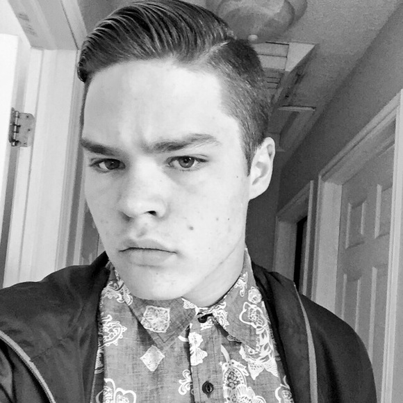 Profile Picture of Trevan Edwards (@trevan801) on Poshmark