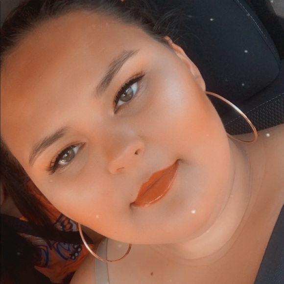Profile Picture of Emily Foust (@emilyfoust186) on Poshmark