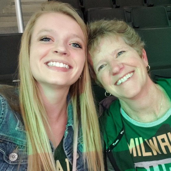 Profile Picture of Amanda Joel (@amandajoel97) on Poshmark