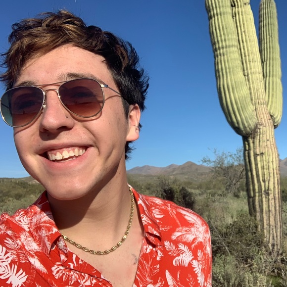 Profile Picture of Stephen Emmett (@stephen_v) on Poshmark