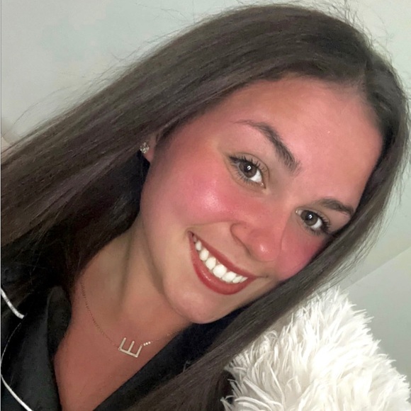 Profile Picture of Emily Nabours (@strivewithem) on Poshmark