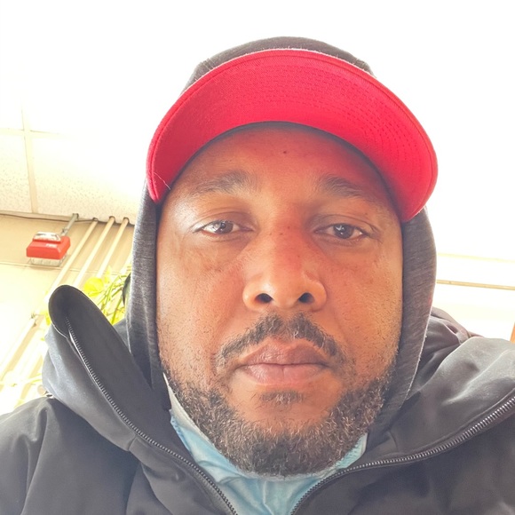 Profile Picture of Artur Debarros (@arturdebarros) on Poshmark