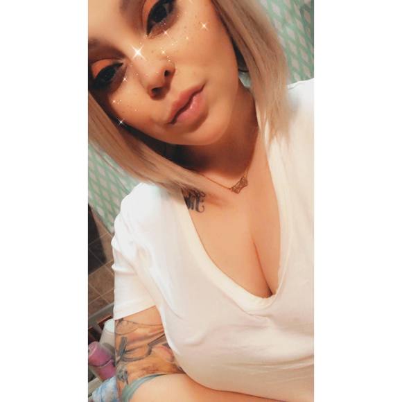 Profile Picture of Michaela Creswell (@xoxo_mich) on Poshmark