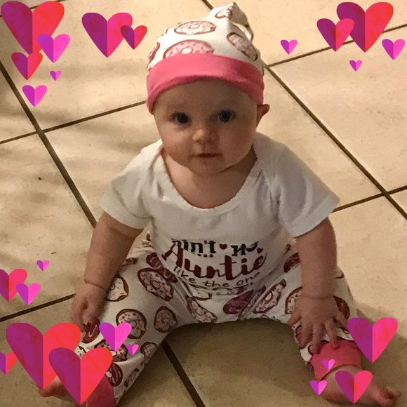 Profile Picture of Jocelyn Shinabarger (@dxotero) on Poshmark