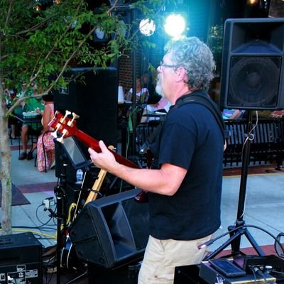 Profile Picture of Randy Honeycutt (@RockaholicsBass) on Twitter